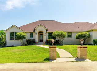 912 E Highland Rd, Red Oak, TX 75154