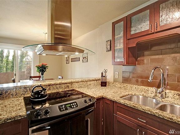 3rd image of 11052 NE 33rd Pl APT A8