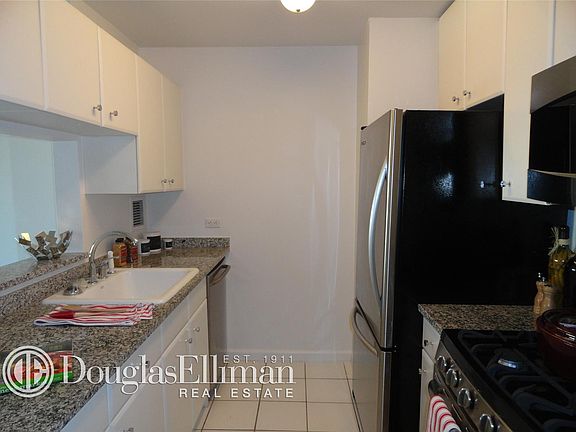 4th image of 1 Union Sq S APT 21H
