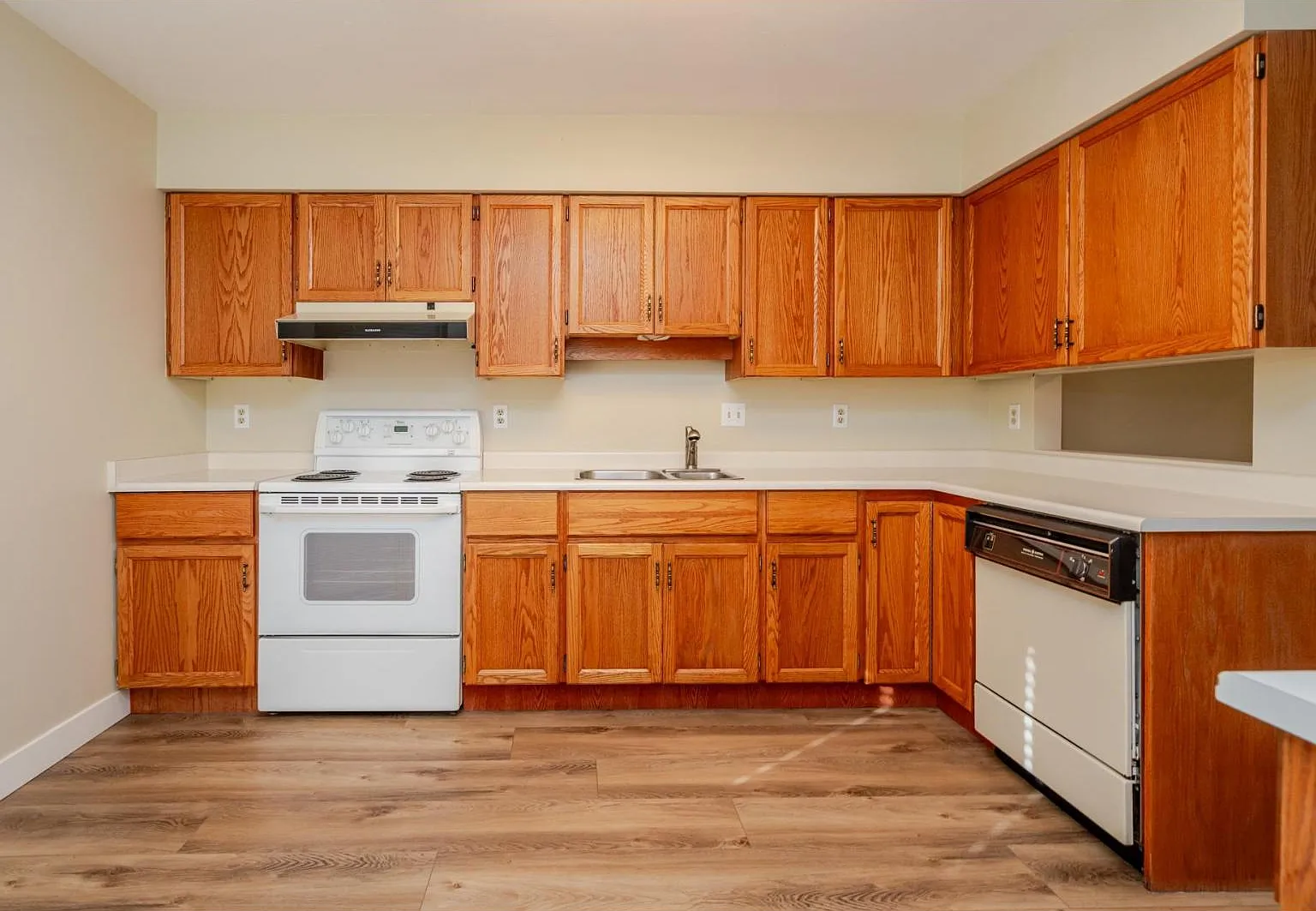 2 bed, 966 sqft, $2,300 — Photo 3