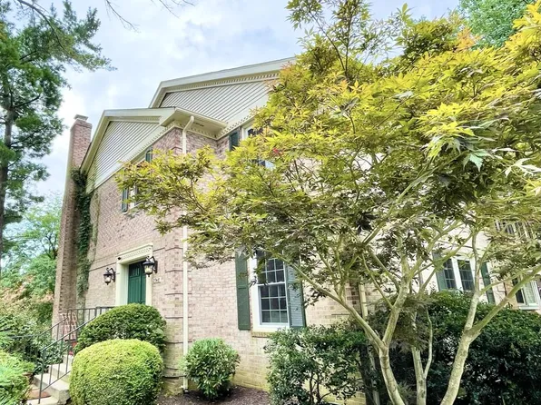 2748 Carter Farm Ct, Alexandria, VA 22306