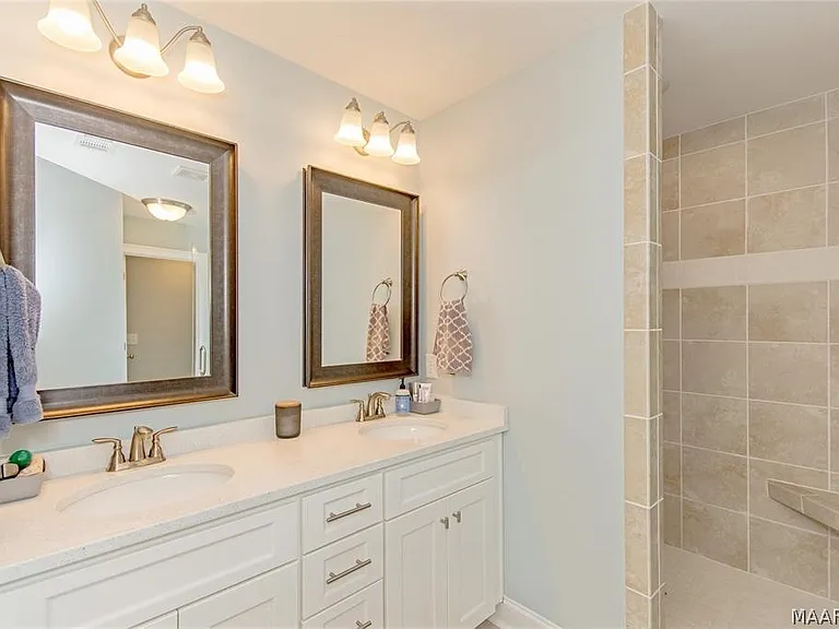 1123 Benjamin Way — Photo 24