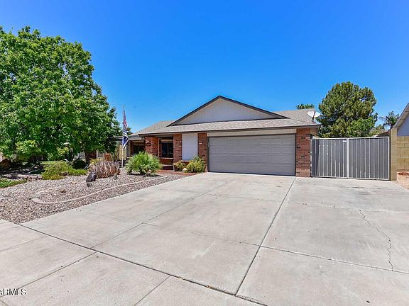 3rd image of 7932 W LARKSPUR Drive