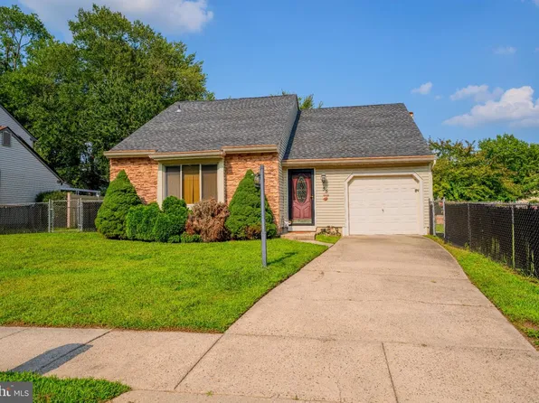 55 Oak Forest Dr, Sicklerville, NJ 08081