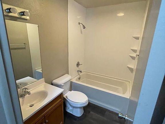 4th image of 315 Ash St #4