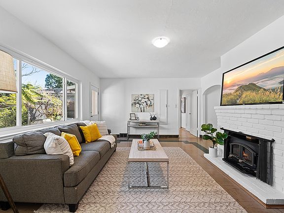 4th image of 41 Eaton Villa Pl