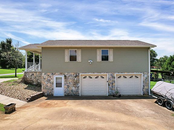 4th image of 562 Brooklawn Trl SE