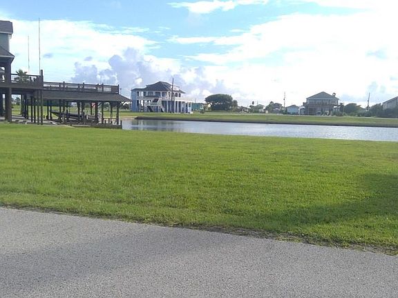 4th image of 1075 Lagoon Dr