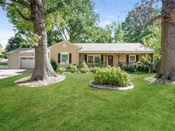 6113 NE Meadow Ln, Kansas City, MO 64118