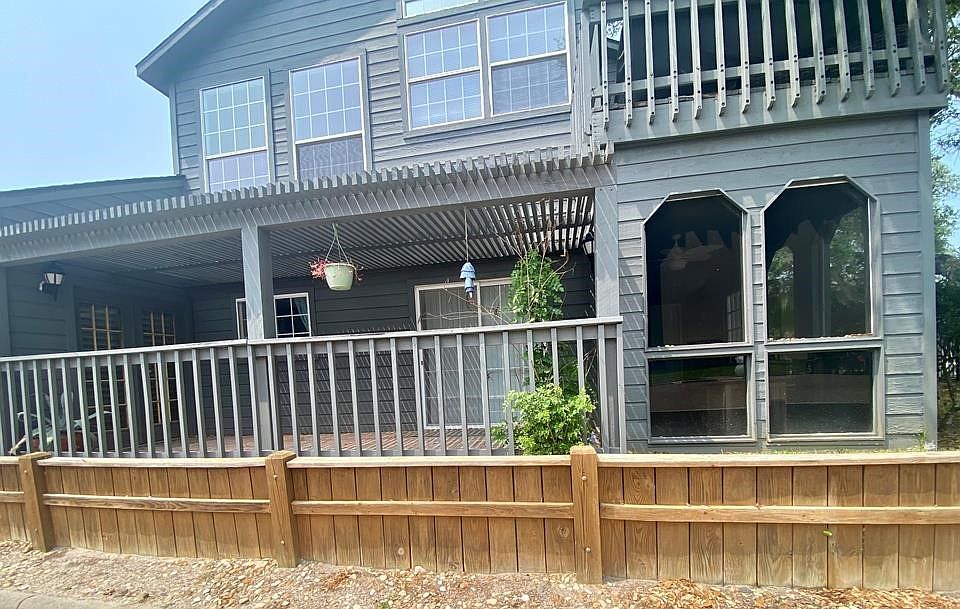 1st image of 210 Oak Bay St