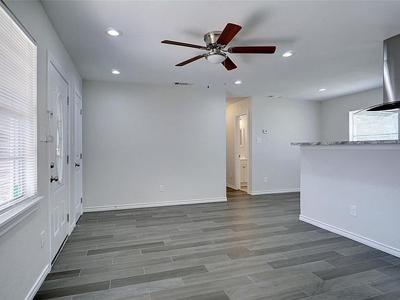 3rd image of 1201 E Park Dr