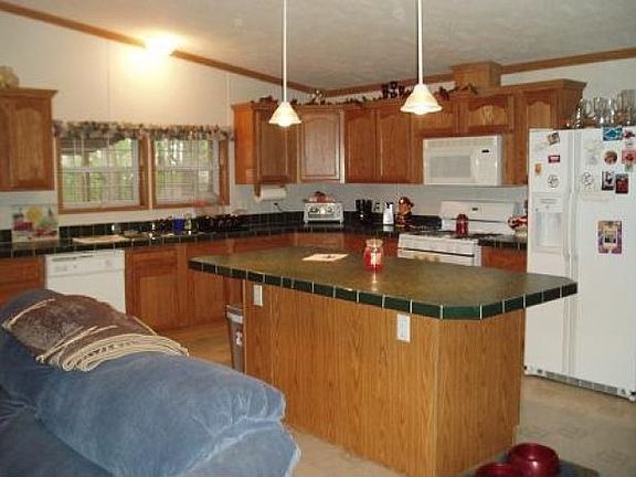 4th image of 220 Willow Cir