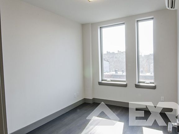 2nd image of 523 Willoughby Ave APT 8