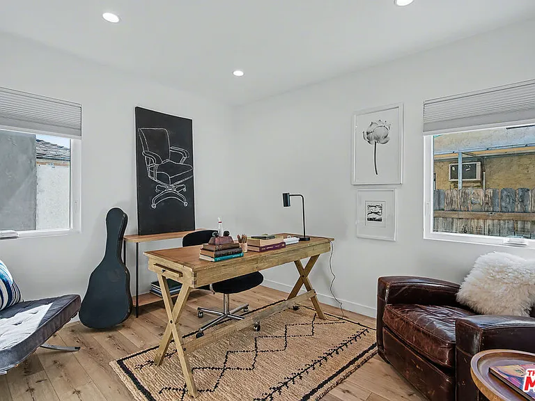 4026 Baywood St — Photo 11