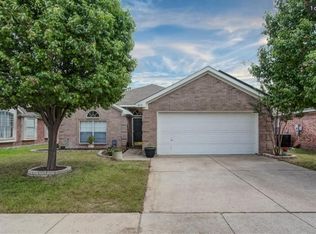 616 Oak Hollow Trl, Saginaw, TX 76179