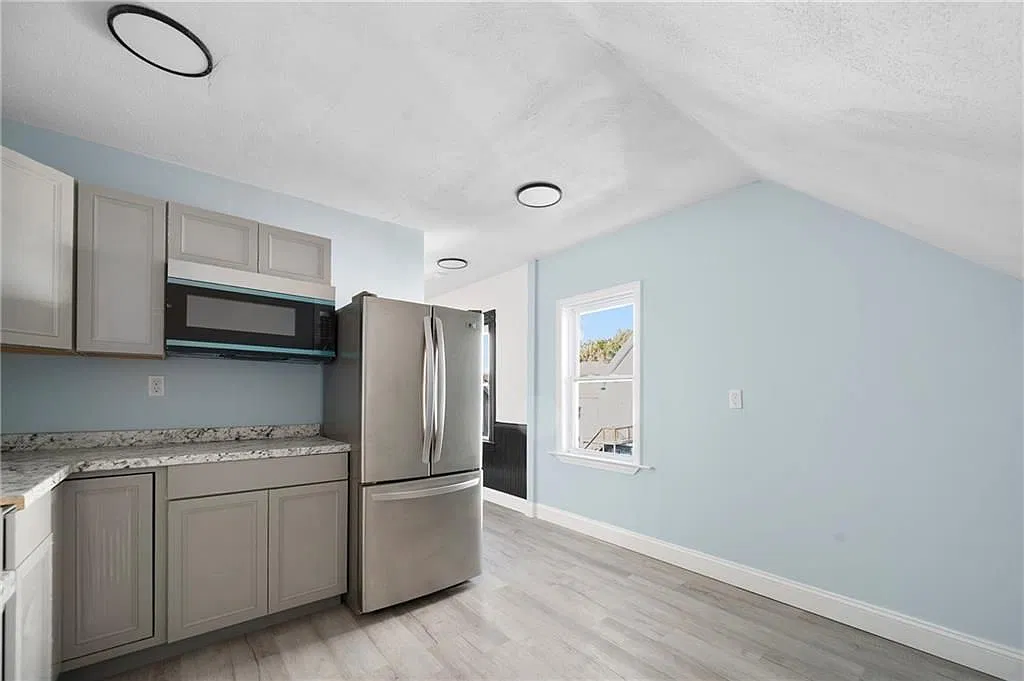 5 bed, 1.0 bath, 1158 sqft, $2,900 — Photo 2