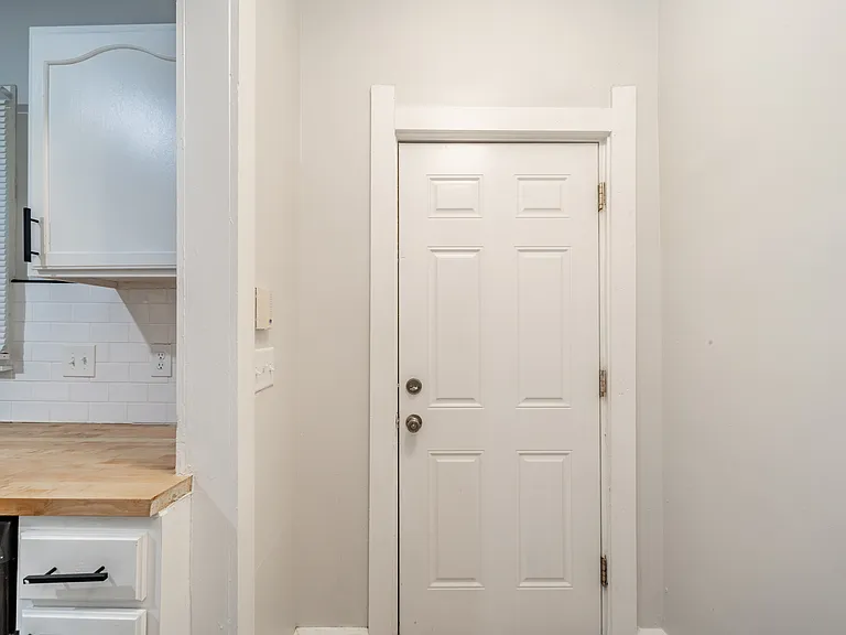 2344 N Capitol Ave — Photo 17