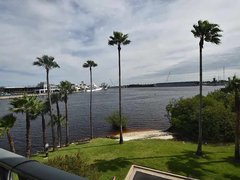 702 Coral Reef Dr — Photo 22
