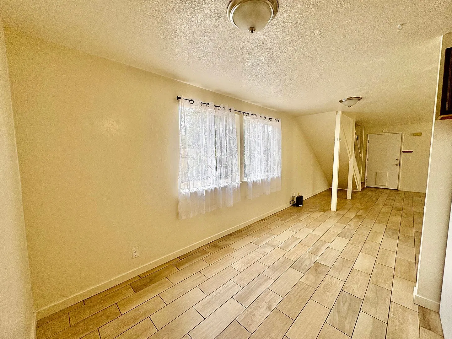 3 Bed 1.5 Bath Townhouse — Photo 4