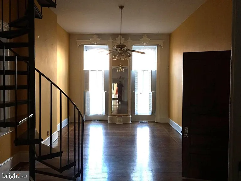 1310 Eutaw Pl — Photo 3