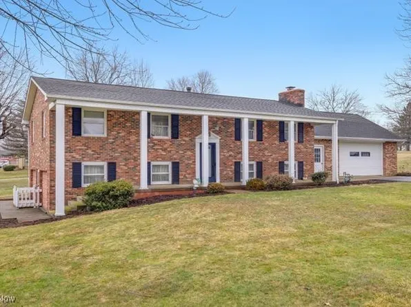 5885 Mann St, Louisville, OH 44641