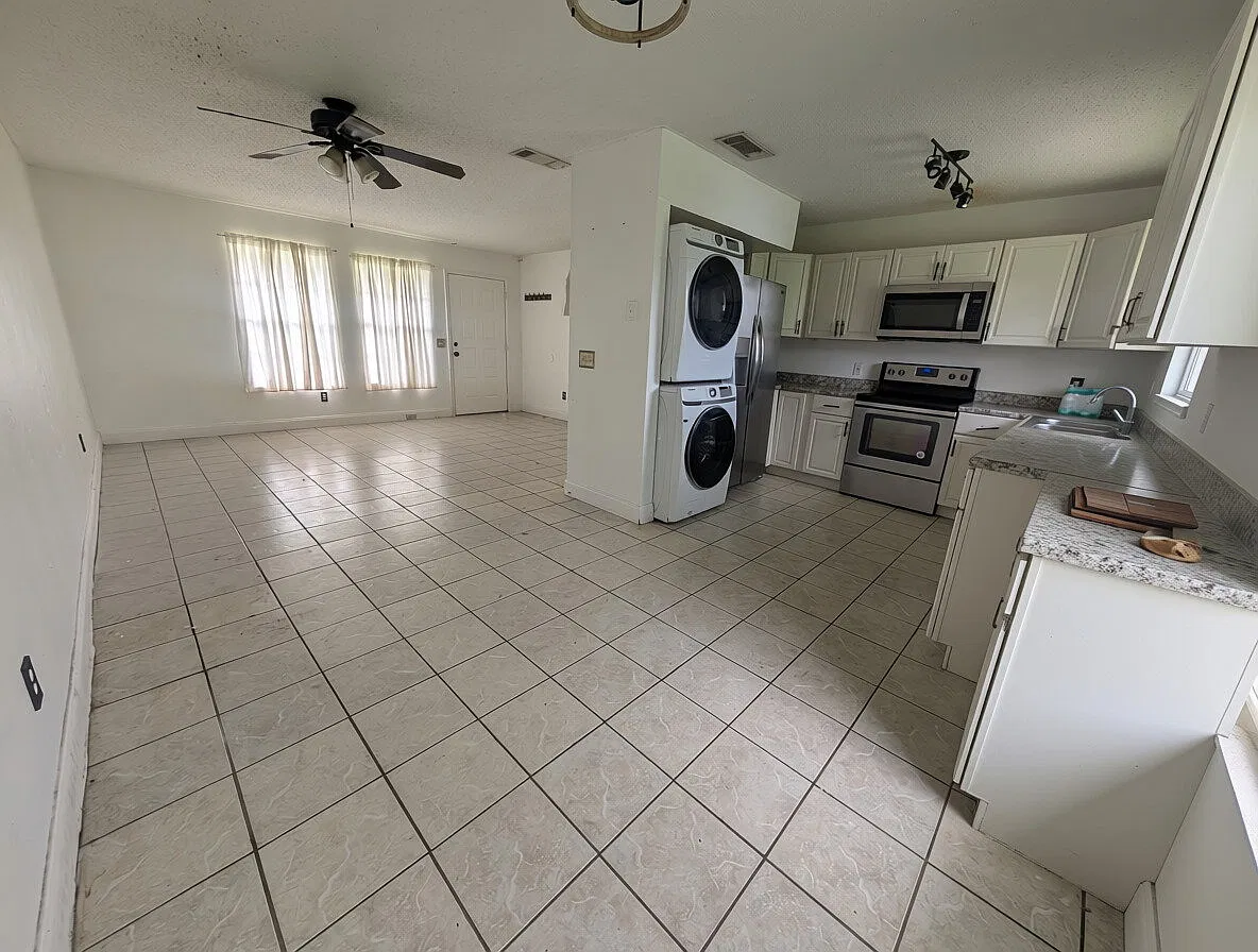 3 bed, 2.0 bath, 1152 sqft, $1,700 — Photo 2