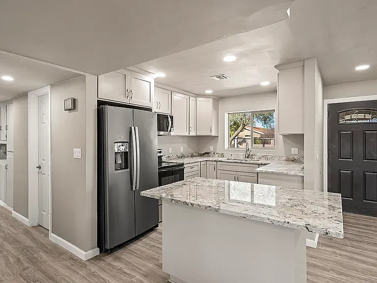 1331 S Edlin Ave — Photo 4