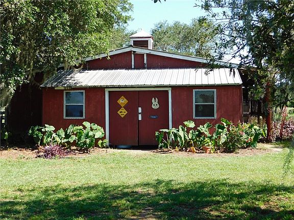 3rd image of 10540 Emerald Ave