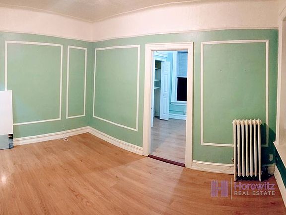5th image of 3525 Crescent St APT 1F