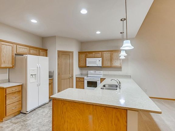 5th image of 16835 Edinburg Way