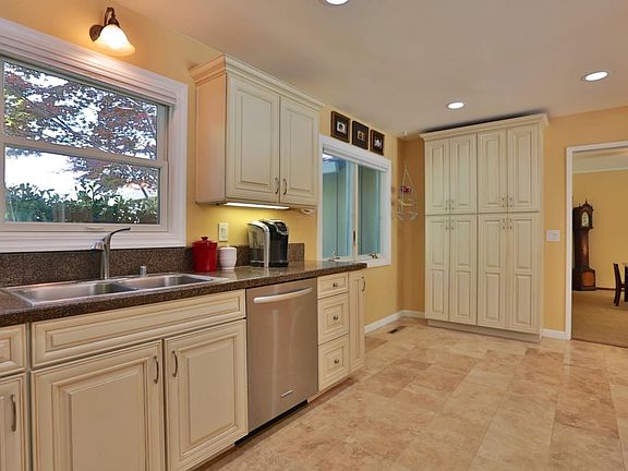 5th image of 1674 Willow Creek Dr