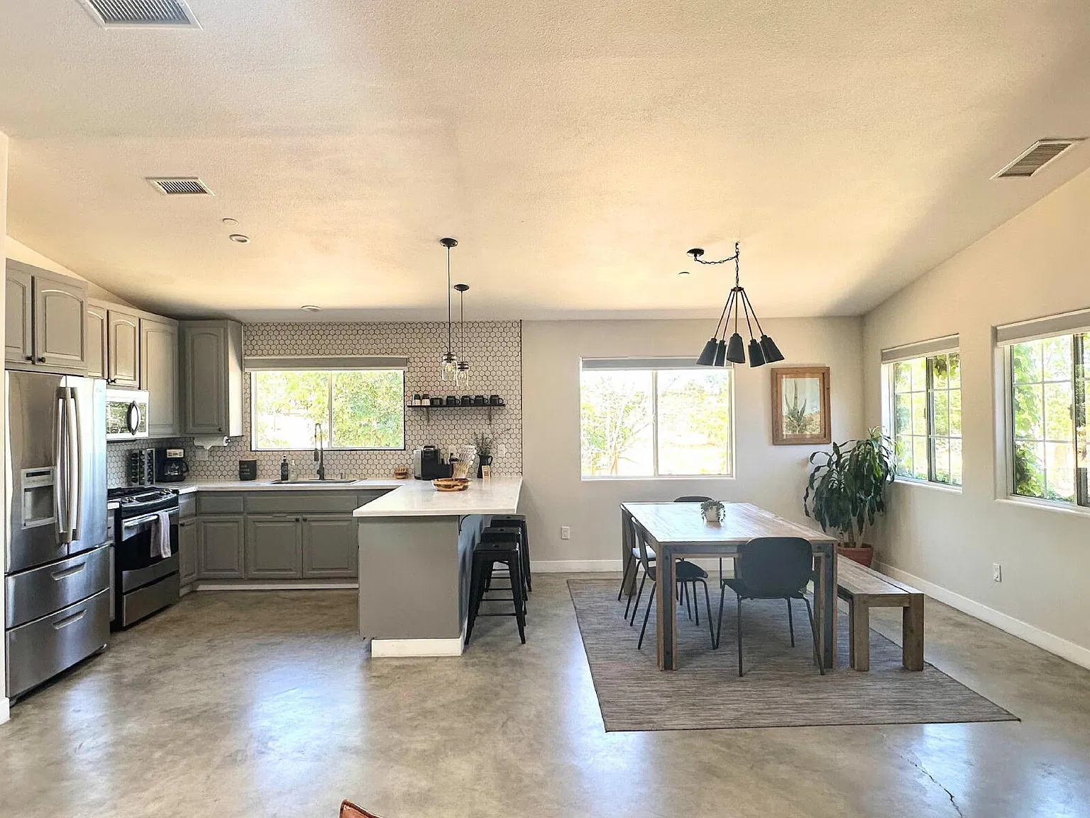 3 bed, 2.0 bath, 1904 sqft, $2,525 — Photo 4