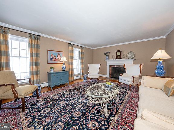 3rd image of 334 Echo Valley Ln