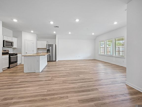 5th image of 15820 Loussier Dr