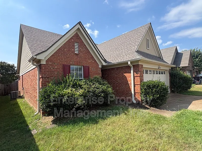 3 bed, 2.0 bath, 1381 sqft, $1,700 — Photo 3