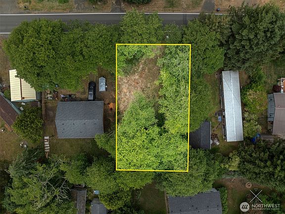 2nd image of 225 E Rain Street NE