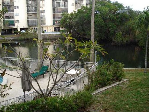 3rd image of 1560 NE 127th St APT 208