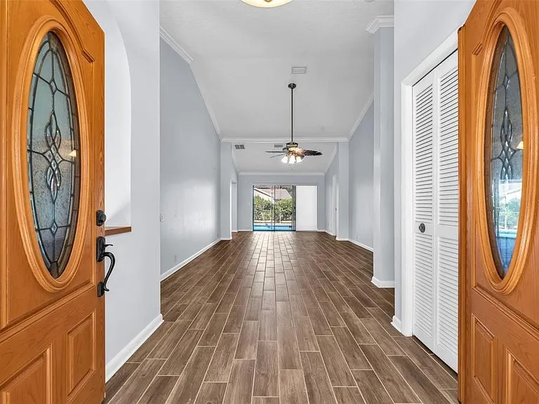 1702 Horseshoe Dr — Photo 2