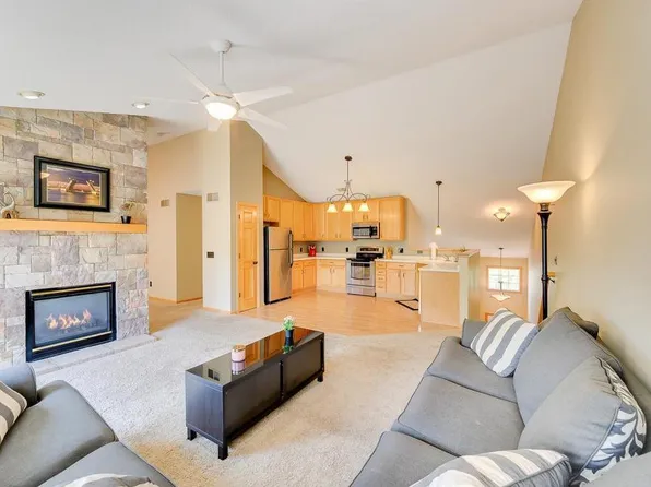 1387 Yorkshire Ln #2407, Shakopee, MN 55379