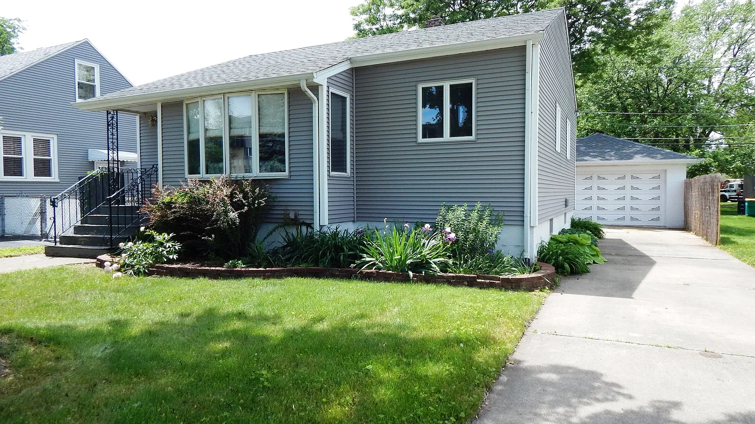 18514 Wentworth Ave photo 1