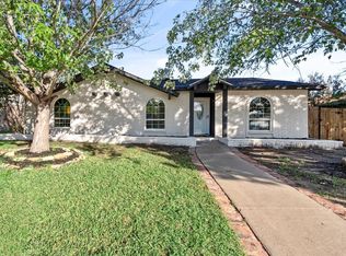 2114 Palmer Trl, Grand Prairie, TX 75052