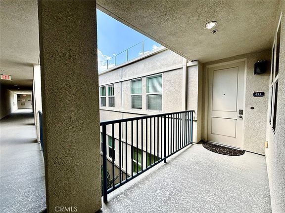 5th image of 300 E 4th St Unit 422