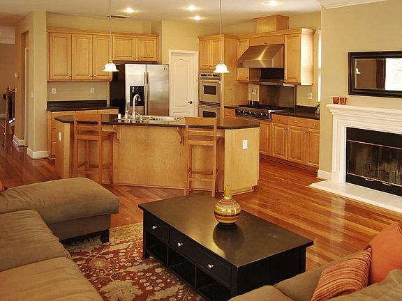 Gourment Kitchen with Viking Appliances