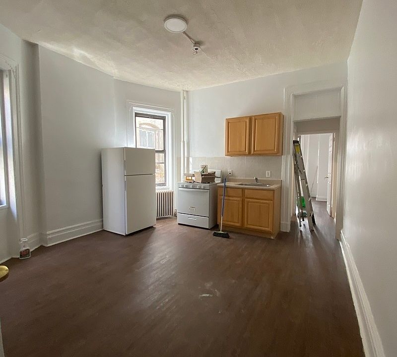 1st image of 430 Halsey St #11