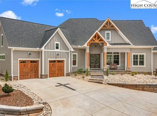 5360 Low Country Rd, Lenoir, NC 28645