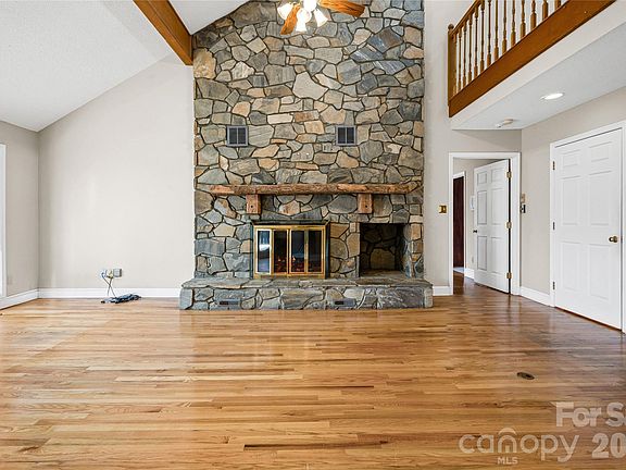 4th image of 16631 Harbor View Rd