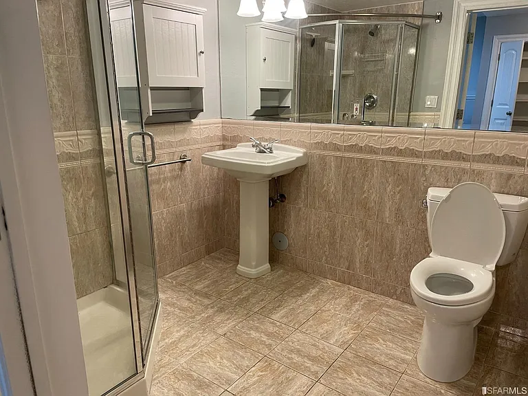 2836 Franklin St — Photo 4