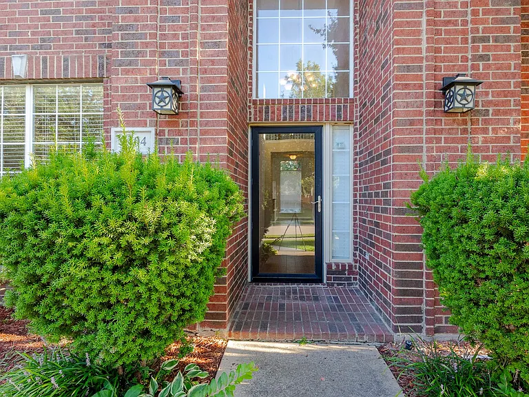 2404 Heather Glen Dr — Photo 6