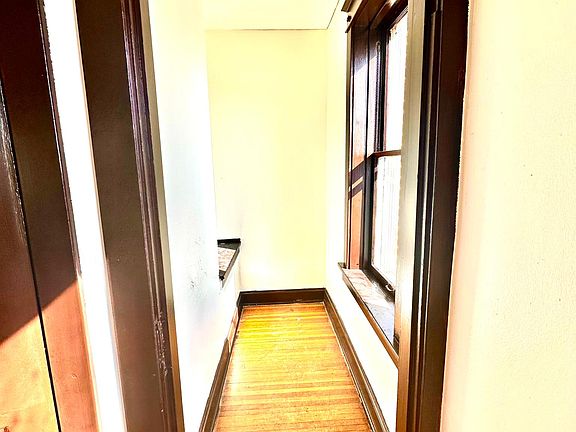 4th image of 3949 Tholozan Ave #2