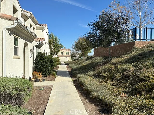 3 bed, 2.5 bath, 1350 sqft, $3,500 — Photo 4